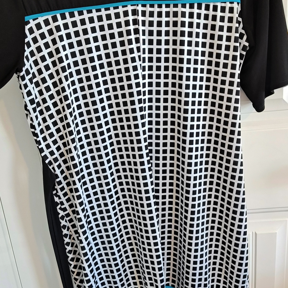 Black and White Geometric Dress - Picture 8 of 9
